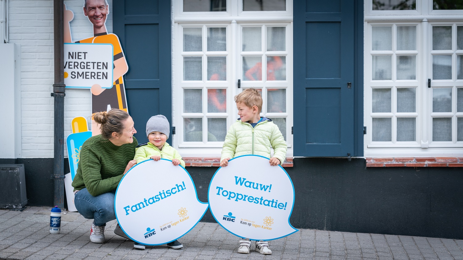 Kinderen met borden