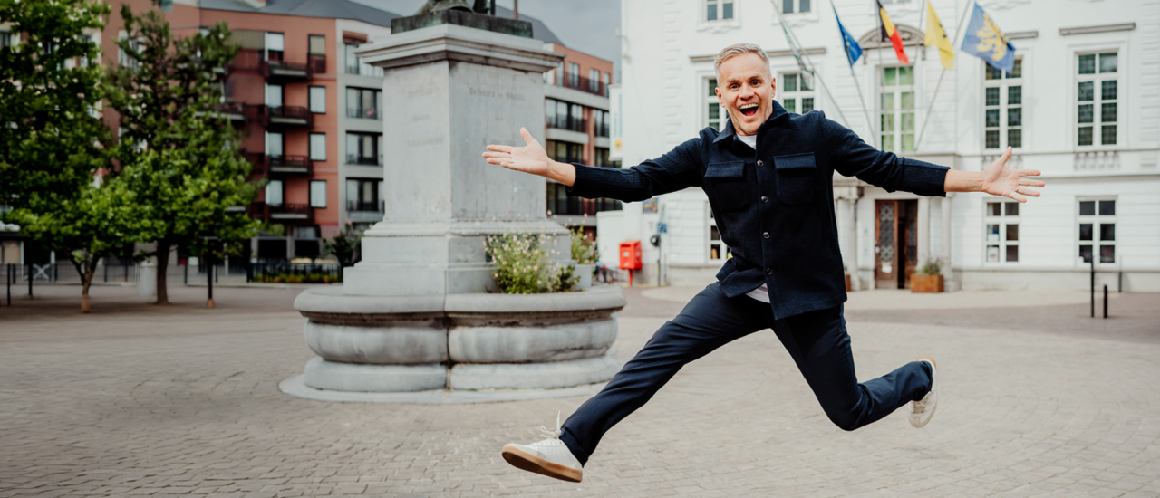 Peter Van de Veire op de markt van Zottegem voor de Radio 2 Dansathon