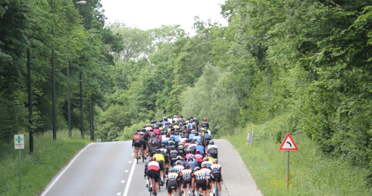 Het intranationale peloton van de 1000 km