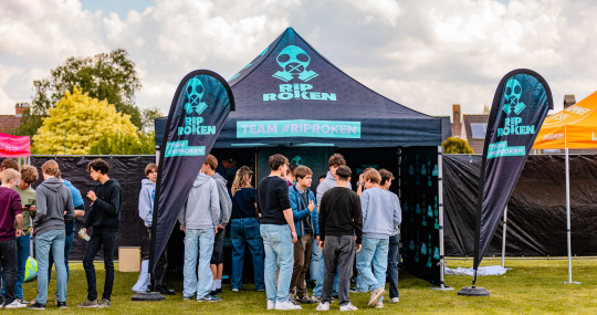 #RIProken-stand op speelplaats